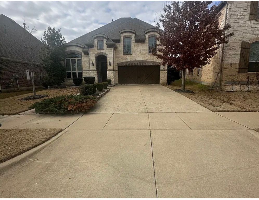 903 Red Deer Drive, Euless, TX 76039