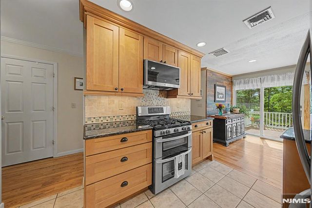 29 Minnehaha Boulevard, Oakland, NJ 07436