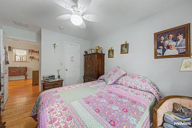 29 Minnehaha Boulevard, Oakland, NJ 07436