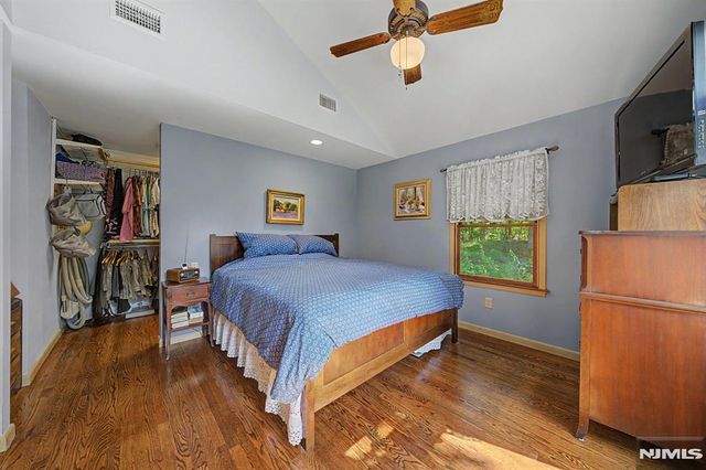 29 Minnehaha Boulevard, Oakland, NJ 07436
