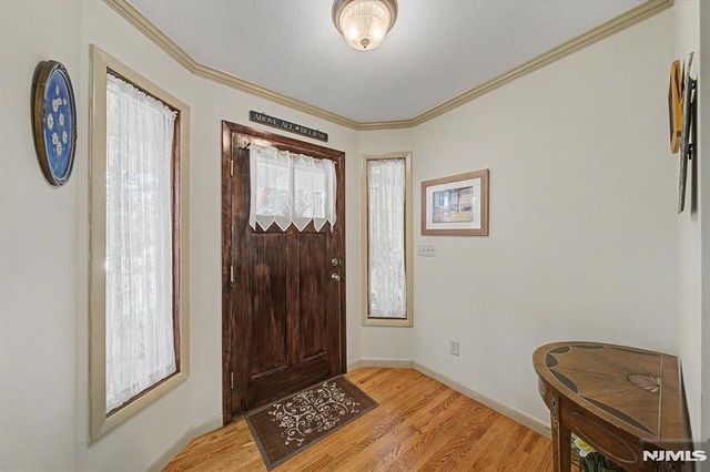 29 Minnehaha Boulevard, Oakland, NJ 07436