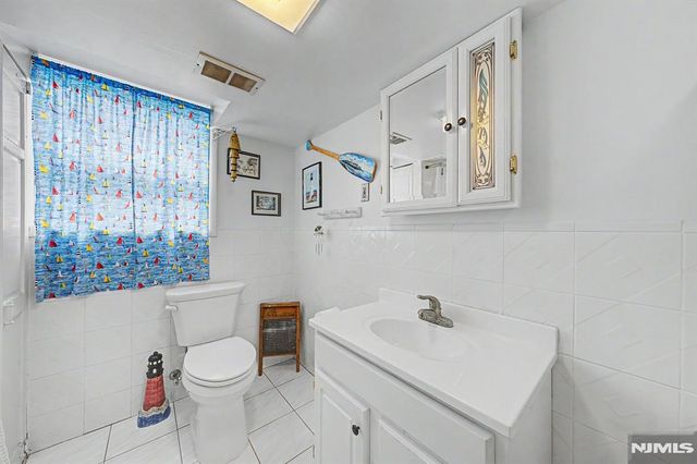 29 Minnehaha Boulevard, Oakland, NJ 07436