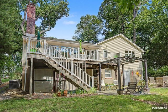 29 Minnehaha Boulevard, Oakland, NJ 07436