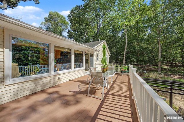 29 Minnehaha Boulevard, Oakland, NJ 07436