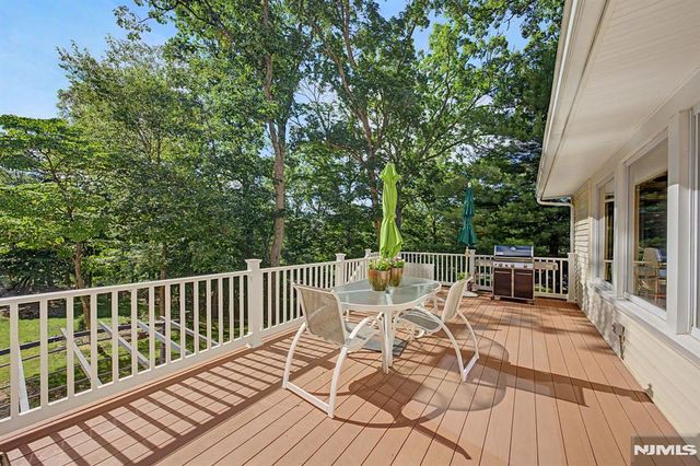 29 Minnehaha Boulevard, Oakland, NJ 07436
