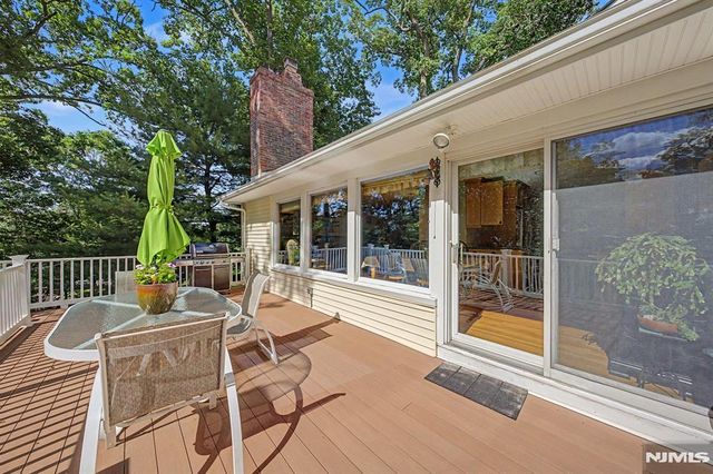 29 Minnehaha Boulevard, Oakland, NJ 07436