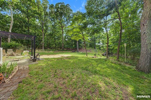 29 Minnehaha Boulevard, Oakland, NJ 07436