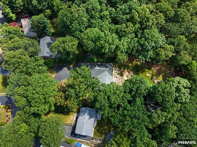 29 Minnehaha Boulevard, Oakland, NJ 07436