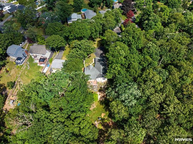 29 Minnehaha Boulevard, Oakland, NJ 07436
