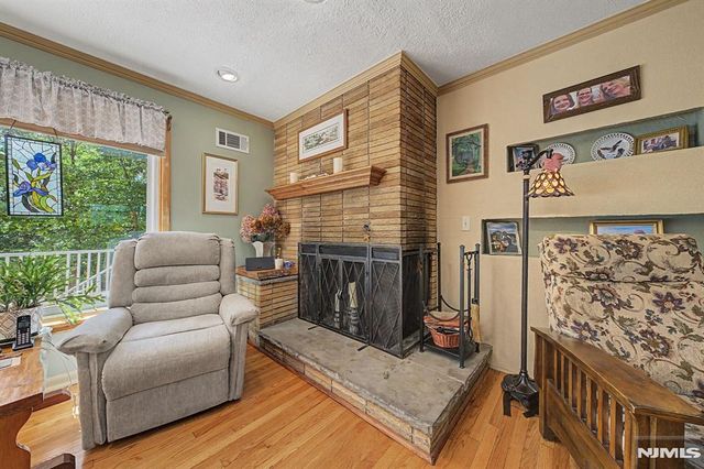 29 Minnehaha Boulevard, Oakland, NJ 07436