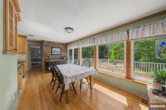 29 Minnehaha Boulevard, Oakland, NJ 07436