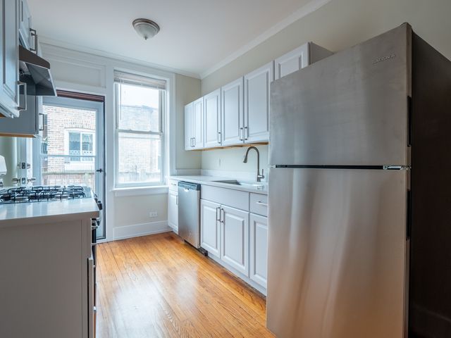 7371 N DAMEN Avenue D3, Chicago, IL 60645