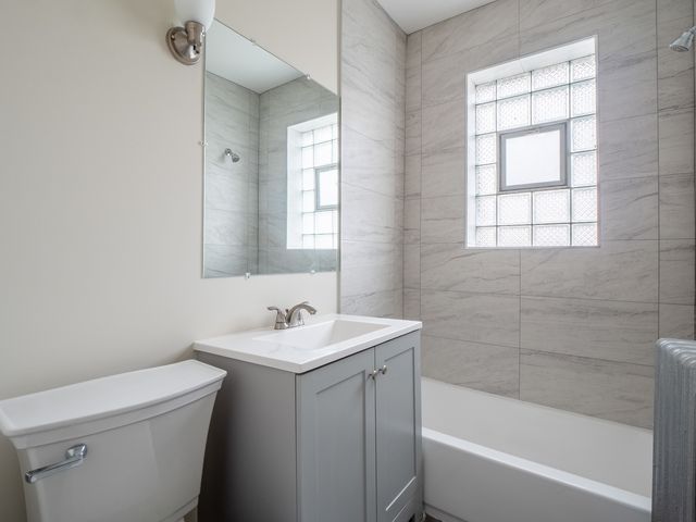 7371 N DAMEN Avenue D3, Chicago, IL 60645