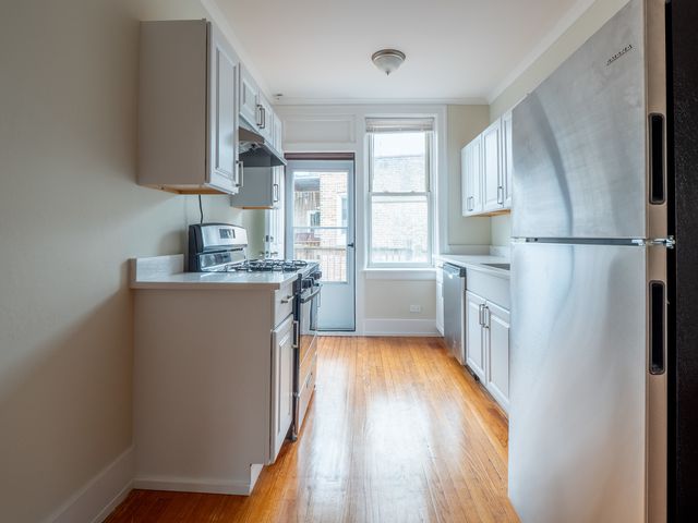 7371 N DAMEN Avenue D3, Chicago, IL 60645