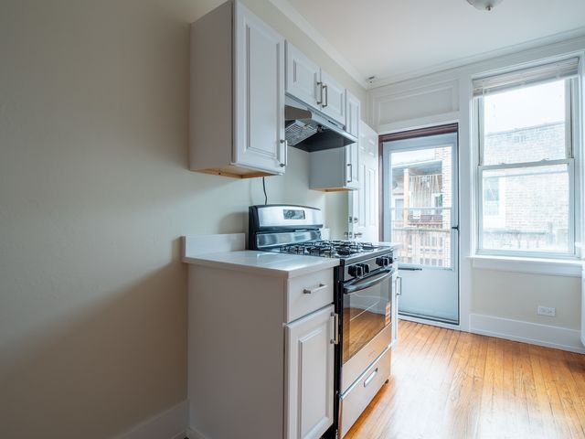 7371 N DAMEN Avenue D3, Chicago, IL 60645