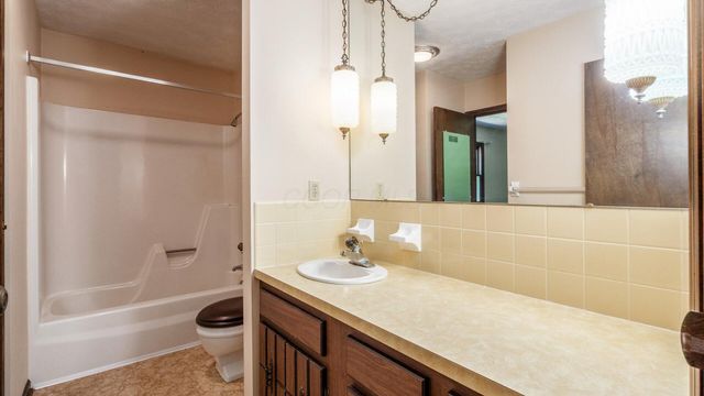 283 Dogwood Drive SE, Thornville, OH 43076