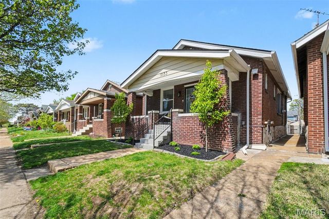 5133 Goethe Avenue, St Louis, MO 63109