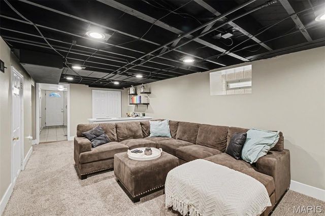 5133 Goethe Avenue, St Louis, MO 63109