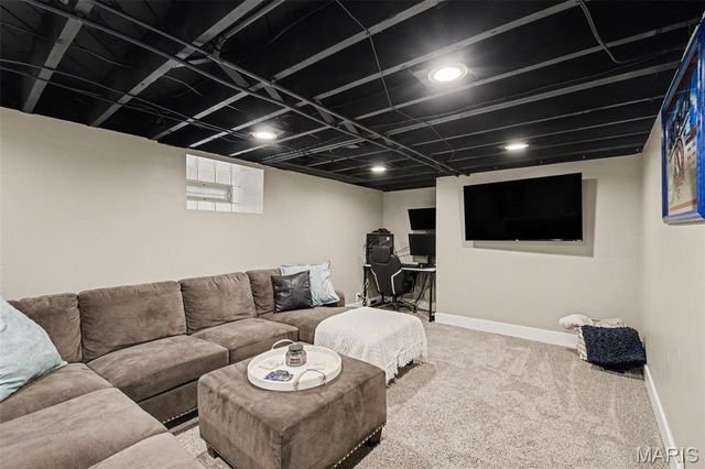 5133 Goethe Avenue, St Louis, MO 63109