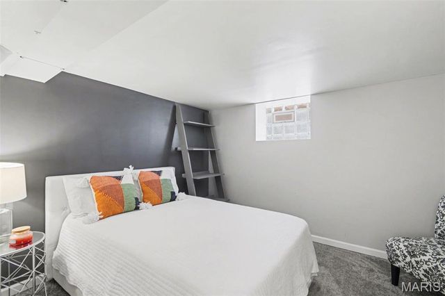 5133 Goethe Avenue, St Louis, MO 63109