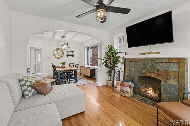5133 Goethe Avenue, St Louis, MO 63109