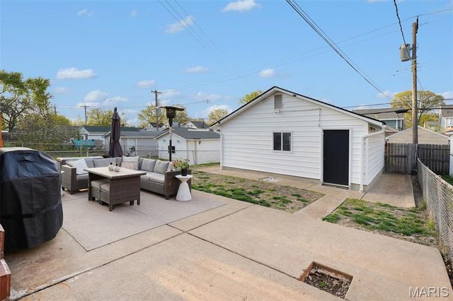 5133 Goethe Avenue, St Louis, MO 63109