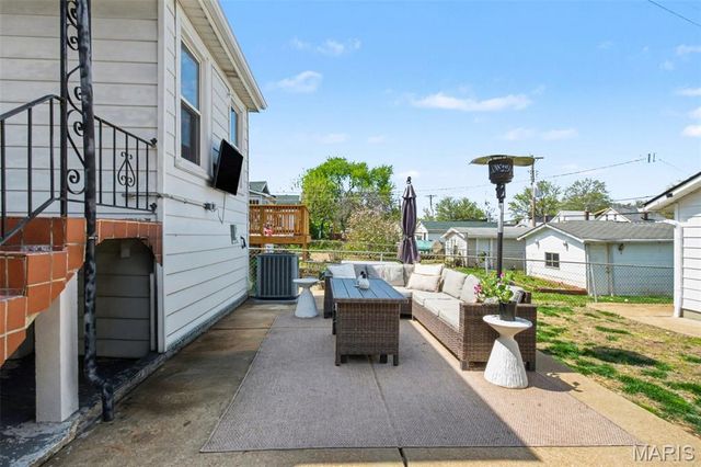 5133 Goethe Avenue, St Louis, MO 63109