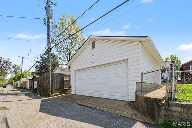 5133 Goethe Avenue, St Louis, MO 63109