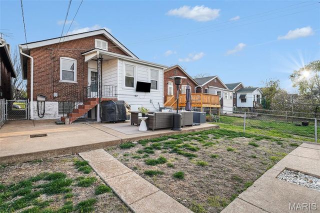 5133 Goethe Avenue, St Louis, MO 63109