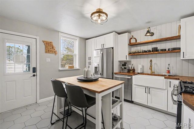 5133 Goethe Avenue, St Louis, MO 63109