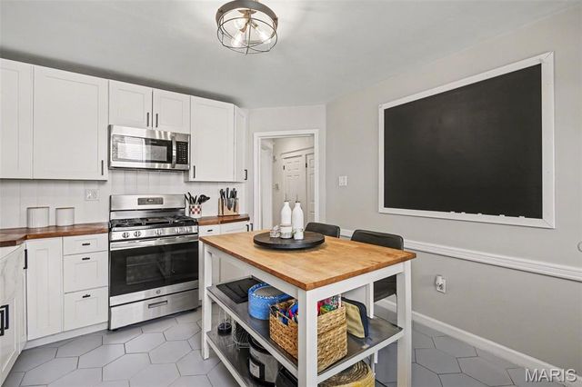 5133 Goethe Avenue, St Louis, MO 63109