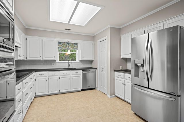 315 E Fannin Street, La Grange, TX 78945