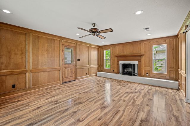 315 E Fannin Street, La Grange, TX 78945