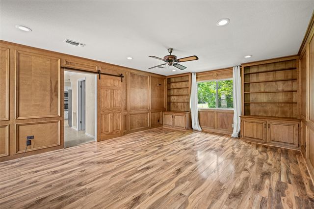 315 E Fannin Street, La Grange, TX 78945
