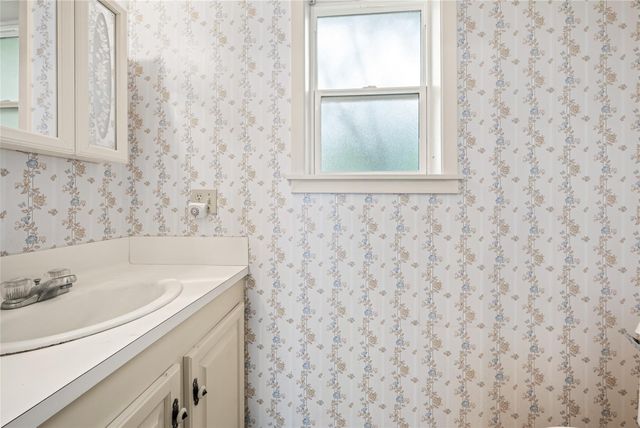 315 E Fannin Street, La Grange, TX 78945