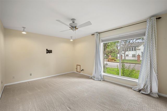 315 E Fannin Street, La Grange, TX 78945
