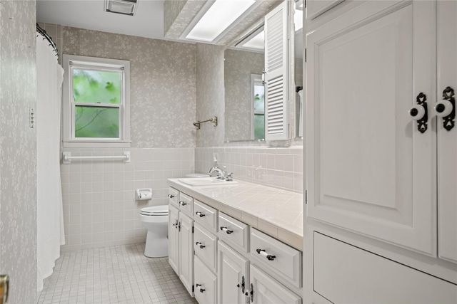 315 E Fannin Street, La Grange, TX 78945
