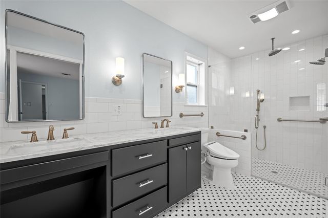 315 E Fannin Street, La Grange, TX 78945