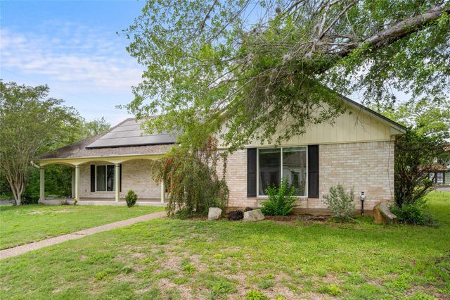 315 E Fannin Street, La Grange, TX 78945