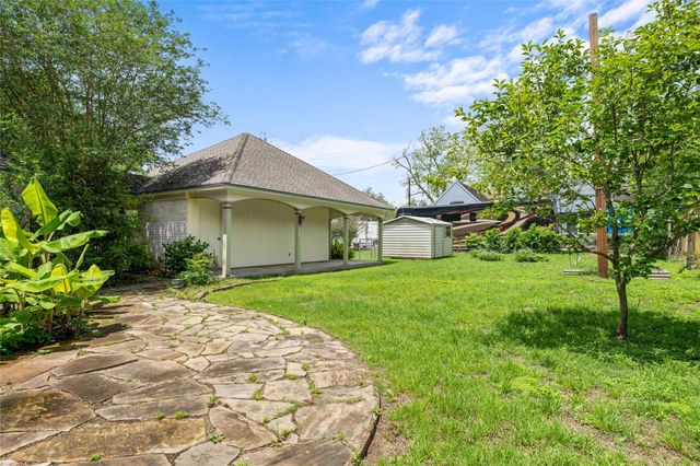 315 E Fannin Street, La Grange, TX 78945