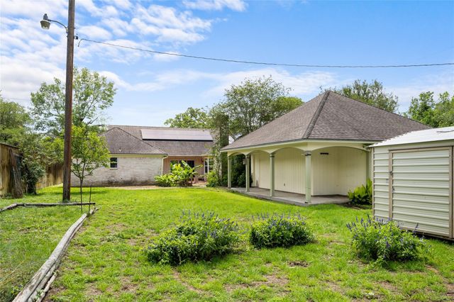 315 E Fannin Street, La Grange, TX 78945