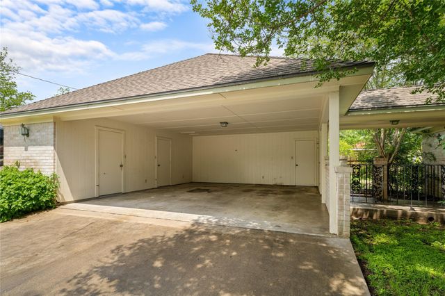 315 E Fannin Street, La Grange, TX 78945