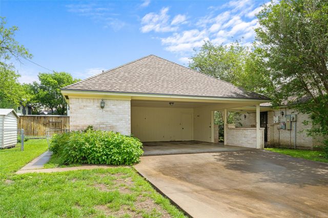 315 E Fannin Street, La Grange, TX 78945
