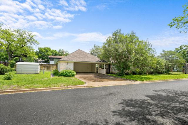 315 E Fannin Street, La Grange, TX 78945