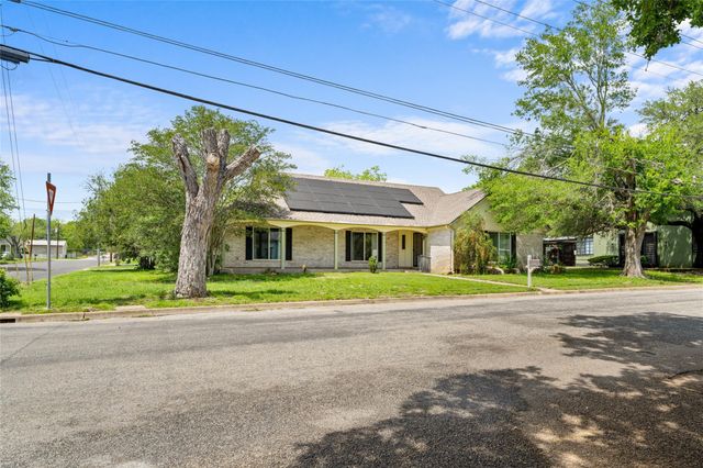 315 E Fannin Street, La Grange, TX 78945