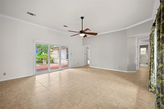 315 E Fannin Street, La Grange, TX 78945