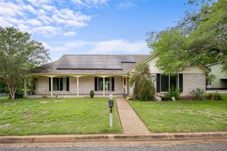 315 E Fannin Street, La Grange, TX 78945
