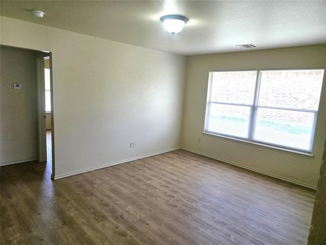 9 Lombardy Place, Clinton, OK 73601