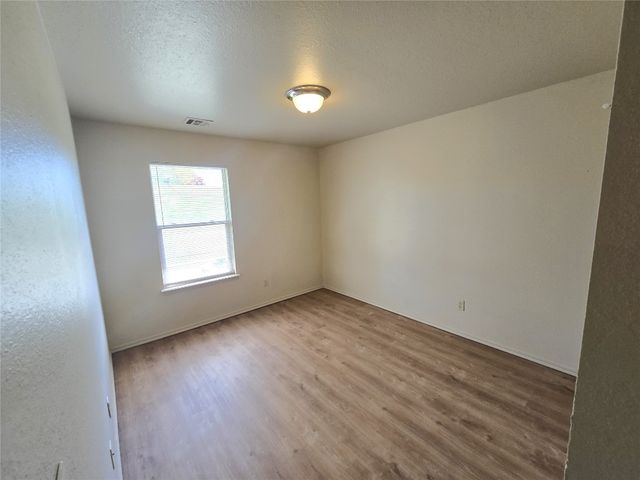 9 Lombardy Place, Clinton, OK 73601