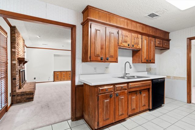 1600 Delta Drive, Arlington, TX 76012